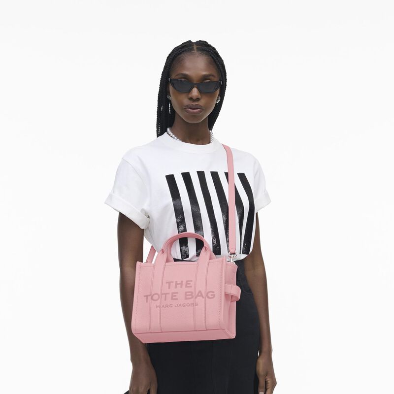 MARC JACOBS The Leather Small Tote Bag image number 23
